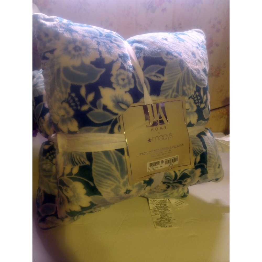 Macy's 2pk Cozy Plush Pillows‎ 18in X 18 In Green-blue Floral